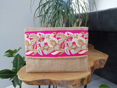 This floral clutch will bring elegance to your style. It will be chic with jeans or dresses and you may use this boho bag both day and night. This clutch wallet is perfectly handmade with high quality natural jute fabric. Designed with a silk bohemian embroidery and a tassel. Clutch has a pink silk satin interfacing and a padding inside to stand upright. Closes with a magnet closing. This bag is designed to fit all the things you need for comfortable everyday busy life. There will be enough spac Trendy Beige Evening Bag As Gift, Trendy Beige Evening Bag For Gift, Chic Handmade Clutch, Trendy Wedding Clutch Bag, Festive Pink Clutch, Bohemian Evening Rectangular Clutch, Bohemian Wedding Clutch Rectangular, Bohemian Rectangular Wedding Clutch, Handmade Chic Clutch