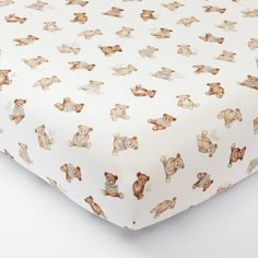 a baby crib sheet with teddy bears on it's bottom and the top