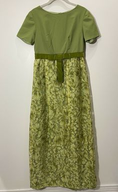 Long Vintage Dress 60s ? Small Theatre Costume Green. The dress is fully lined with a back zipper. Fantastic condition especially for its age. No stains or holes. Armpit to armpit 17” Waist 29” circumference Length 57” Green Lined Vintage Dress, Green Retro Vintage Dress, Retro A-line Vintage Dress, Green Retro Vintage Dress With Short Sleeves, Green Vintage Style Dress For Summer, Green Vintage Dress For Summer, 1950s Style Green Vintage Dress For Spring, 1950s Style Green Short Sleeve Dress, 1950s Green Short-sleeved Dress