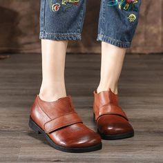 Women Shoes Main Material:Cowhide Heel Type:Flat Upper Material:Cow Leather Heel Height:Low (1-3 cm) Closure Type:Regular Size:35-40 Click:Shoes size Chart Size Length Cm Inch 35 22.50 8.86'' 36 23.00 9.06'' 37 23.50 9.25'' 38 24.00 9.45'' 39 24.50 9.65'' 40 25.00 9.84'' SHIPPING WE SHIPPING ALL OVER THE WORLD (TOTAL DELIVERY TIME=PROCESSING TIME + SHIPPING TIME) Processing time : 2-5 Business days Normally. Shipping time 1 Standard Free Shipping time : 7-15 Business Days. 2 Express DHL Shipping time : 2-3 Business Days(excluding processing time). 3 Express EMS Shipping time : 2-3 Business Days(excluding processing time). 4 Express FEDEX Shipping time : 2-3 Business Days(excluding processing time). CUSTOMS AND IMPORT DUTY In general, there only be a small number of countries need to clear Fall Flat Leather Shoes, Fall Flats With Brogue Detailing And Closed Toe, Brogue Detailed Closed Toe Flats For Fall, Brown Leather Slip-on Shoes With Low Heel, Fall Slip-on Flats With Round Toe, Brogue-detailed Closed Toe Flats For Fall, Brown Slip-on Flats With Low Heel, Slip-on Round Toe Flats For Fall, Fall Brogue Detail Flat Heel Slip-ons