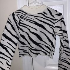 Nwt Blue Blush Black And White Cropped Zebra Print Sweater With A Mock Neck Casual Long Sleeve Zebra Print Tops, White Long Sleeve Top With Zebra Print, Trendy Long Sleeve Zebra Print Tops, Trendy Long Sleeve Tops With Zebra Print, Casual Stretch Zebra Print Top, White Zebra Print Casual Tops, Cropped Zebra, Zebra Print Sweater, Black Turtleneck Sweater Dress