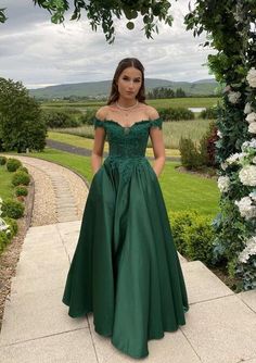 Cute Prom Dresses Emerald Green, Prom Dresses 2022 Emerald Green, Green Junior Prom Dress, Green Fairytale Prom Dress, Prom Dresses 2023 Long Flowy, Prom Dresses Deep Green, Leaf Prom Dress, Enchanted Forest Dresses Prom, Green Off The Shoulder Prom Dress