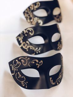 This set of luxury black masquerade masks, adorned with elegant gold detailing, is perfect for large events like weddings, parties, or themed celebrations. Crafted with a sleek, matte black finish and intricate gold embellishments, these masks offer a sophisticated and stylish look for any occasion. Available in bulk, they are an ideal choice for group events, ensuring that everyone can enjoy the mystery and allure of a classic masquerade. Age Group/Gender - Adult/Unisex Size/Type - One size fits all adults Mask Color - Black Mask Material - Polyresin/Fabric Black Mask Masquerade, Masquerade Design, Black And Gold Masquerade Mask, Masquerade Aesthetic, Mardi Gras Kid, Kids Party Packs, Masquerade Mask Black, Black Masquerade, Gold Masquerade Mask