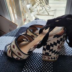 New Without Box. Size 7.5, Black And Tan Tribal Print Bohemian Brown High Heels, White Steve Madden Sandals, Sandals Chunky, Chunky Platform Sandals, Heeled Flip Flops, Black Flip Flops, Comfy Sandals, Steve Madden Sandals, London Shoes