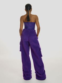 The It-moment: Fluffy pants in Purple and Killa bandeau in Purple – the ultimate dynamic duo! These pants, lovingly crafted from ultra-soft polar fleece in a luscious shade of purple, are designed to make heads turn. Flattering high-waisted silhouette and generously-sized pockets, amazing. Plus, you can customize the length with detachable ribbons for extra versatility. Pair them with our sleek vegan leather top in a deep, sultry purple that hugs your body in all the right places, accentuating t Fluffy Pants, Shade Of Purple, Miranda Priestly, Justine Skye, Slow Fashion Brands, Dynamic Duo, Fitted Trousers, Polar Fleece, High Waisted Trousers