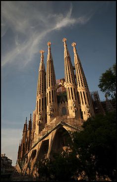 the top of a tall building with many spires