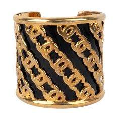 Chanel - Golden metal cuff bracelet enameled with black. Additional information: Condition: Very good condition Dimensions: Wrist circumference: 14 cm - Height: 6 cm Seller Reference: BRAB44 Chanel Bracelet, Metal Cuff Bracelet, Girls Best Friend, Cuff Bracelet, Cuff Bracelets, Metallica, Jewelry Bracelets, Chanel, Bracelet