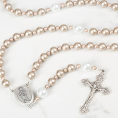 L'Innocence Rosary Catholic Family Life, Rosary Ideas, Catholic Home Altar, Knotted Rosary, Catholic Company, Protestant Prayer Beads, Images Of Mary, Christian Bracelets, Life Of Christ