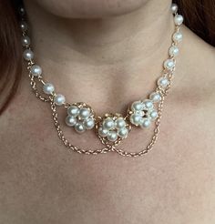 Hand assembled pearl necklace with gold chains. This piece is so unique and will look beautiful as an accessory to a formal occasion. Wedding Necklace Pearl, Pearl And Gold Necklace, Pearl Necklace With Gold, Pearl Wedding Jewelry, Gold Necklace Wedding, Necklace Inspiration, Diy Collier, Pearl Necklace Designs, Pearl Necklace Wedding