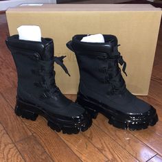 Brand New In Box Size 6.5 For Women Black Combat Boots With Rubber Sole For Winter, Winter Black Combat Boots With Rubber Sole, Black Leather Insulated Lace-up Boots, Black Insulated Leather Lace-up Boots, Black Insulated Combat Boots With Round Toe, Insulated Black Combat Boots With Round Toe, Insulated Black Lace-up Boots, Emo Hippie, Steve Madden Troopa Boots