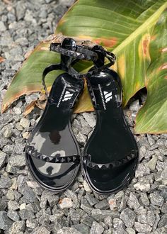 *NEW* Women's Aria Shinny Black Sandals — Shoes by Alexandria Brandao Best Travel Sandals, Travel Sandals, Wide Sandals, Strappy Sandals Flat, Mommy And Me Outfits, Jelly Sandals, Sandals Brands, Perfect Shoes, Black Flats