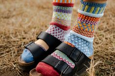 Colors in this sock: Orange, Sky Blue, Light Blue, Yellow-Green and Flame Red. Colorful Casual Winter Socks, Casual Colorful Winter Socks, Solmate Socks, Orange Sky, Recycled Yarn, Wool Socks, Shirt Accessories, Recycled Cotton, Crew Socks