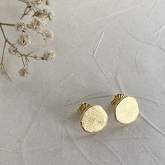 This classy and simple round gold stud earrings are the perfect accessory for a romantic evening out or for everyday use. Shaped like small gold dots. These circular studs have been crafted from 14K gold a satin finish that adds a quiet chic to any look. Gift them as an anniversary present, a birthday gift for your bestie, a thoughtful gift for mom - or better yet, give them to yourself!  INFO ♡ Made of 14K gold. ♡ Push back closure. SHIPPING ♡ Shipped beautifully and safely via registered airma Industrial Earrings, Push Gifts, Gold Round Earrings, Gift For Your Bestie, Teen Jewelry, Circle Stud Earrings, Unique Jewelry Gifts, Geometric Studs, Minimalist Studs