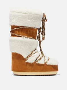 Discover the LAB69 ICON CREAM SHEARLING BOOTS for women now on the Moon Boot® official website. Boots Moon, Ski Fits, Winter Collage, Apres Ski Boots, Snow Boots For Women, Back To School Shoes, Moon Boot, Tennis Fashion, Shearling Boots