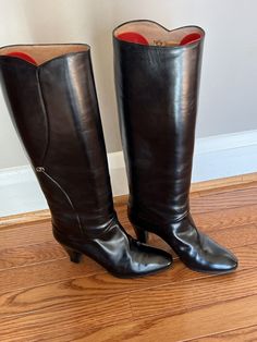 Womens Vtg Knee High Gucci Gold Logo Black Leather Boots Sz 38, See Description Gucci Boots, Conversion Table, Cute Nike Shoes, Shoe Repair, Cute Nikes, Ladies Shoes, Logo Black, Gold Logo, Black Leather Boots