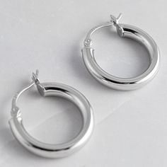 Minimalist hoop earrings that are super comfortable and great for everyday wear! Perfect for any occasion! Made of 925 Sterling Silver We use a THICK plating of 14k Gold or Rhodium for a piece that will last you years to come! 20mm Diameter 3.5mm Thickness Super lightweight Nickel-free & hypoallergenic - Great for sensitive ears! Sold as a pair Small Hoop Earrings In White Gold For Everyday, Minimalist Hoop Earrings With Shiny Finish As Gift, Minimalist Polished Hoop Earrings For Everyday, Minimalist Hoop Earrings With Shiny Finish, Minimalist Hoop Earrings With Polished Finish, Minimalist Earrings With Shiny Finish For Everyday, Minimalist Shiny Earrings For Everyday Wear, Minimalist Shiny Finish Earrings For Everyday, Minimalist Everyday Earrings With Shiny Finish