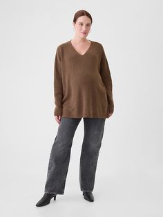 Maternity V-Neck Sweater Gap V-neck Tops For Fall, Gap V-neck Fall Sweater, Casual V-neck Sweater By Gap, Casual Gap V-neck Sweater, Gap Long Sleeve Knit Tops, Maternity Styles, Gap Maternity, Brand Collaboration, Support People