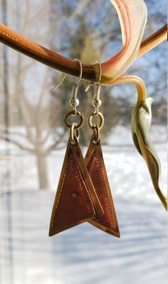 Hermosos aretes hechos de cobre y bronce, con estilo unico y muy peculiares. Rustic Brown Brass Earrings, Antique Gold Copper Drop Earrings, Nickel-free Antique Gold Copper Earrings, Antique Gold Nickel-free Copper Earrings, Antique Gold Copper Earrings Nickel Free, Rustic Bronze Earrings, Handmade Rust Vintage Earrings, Handmade Vintage Rust Earrings, Handmade Artisan Rust Earrings