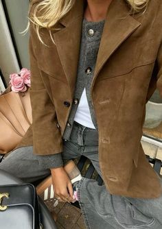 Cream Belt Outfit, Fall Dinner Outfit Casual, Fall Church Fits, Fall Sunday Outfits, New York Dinner Outfit, Winter 2024 2025 Fashion Trends, Classic Glam Style, Fall Fashion Nyc, Casual Chic Fall