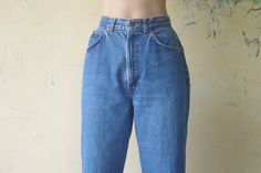 Faded Vintage chic jeans W25 W26 High waist pants Blue denim jeans,Blue jeans,retro,hipster pants,jeans classic,jeans,chic made in usa I want you to experience the beauty, style and comfort of my goods. Vintage chic jeans condition : vintage but Good color : Blue jeans Fabric Denim Label : 100% cotton Mede in usa Please refer to the pictures for more details. / I check measurements centimeters or inches 1. Waist: 25-26 inch // 63.5 or 66 cm 2. Hips: 39 or 40 inch // 99 or 101.5 cm 3. Rise: 12 in High Waist Faded Jeans With Belt Loops, Vintage Cropped Jeans With Five Pockets In Medium Wash, Vintage Denim Pants With Cropped Leg, Vintage Cropped Leg Denim Blue Jeans, Vintage Cropped Leg Denim Pants, Faded Mid-rise Bottoms In 90s Style, 90s Style Mid-rise Faded Bottoms, 90s Style Faded Mid-rise Bottoms, High Waist Faded Jeans