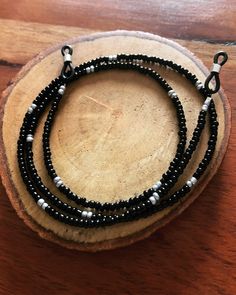 Luxury handmade glasses/sunglasses holder chain made with black and silver glass seed beads. Beaded Glasses Chain, Eyeglass Jewelry, Beaded Glasses, Beaded Sunglasses, Sunglasses Holder, Glasses Chains, Sunglass Chain, Beaded Lanyards, Sunglass Holder