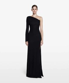 Chain-Embellished Backless Dress – Trend4us Black Dress And White Heels, Long Dresses Elegant, Backless Maxi Dress, Women's Robe, Date Nights, Black Evening Dresses, Backless Maxi Dresses, Wedding Receptions, Feminine Silhouette