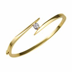 Our solitaire bangle bracelet is set with a fine-quality diamond that weighs 0.25ct. This hinged bracelet weighs 13 grams and is made out of solid 14k yellow gold. Solitaire Bracelet, Indian Bridal Jewelry Sets, Indian Jewellery Design Earrings, Jewelry Design Earrings, Hinged Bracelet, Design Earrings, Diamond Bangle, Bridal Jewelry Sets, Jewellery Design