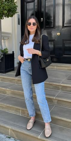 Bank Clothes Work Outfits, Work Outfit Spring 2024, Business Casual Denim Outfits For Women, Formal Jeans Outfit Women, Jeans Outfit Work Business Casual, Petite Blazer Outfit, Chic Work Outfits Women Classy Business Casual Office, Styling A Blazer Casual, Mom Jeans Work Outfit