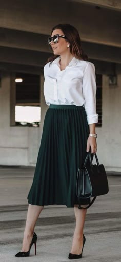 110 Best Black pleated skirt ideas | black pleated skirt, fashion outfits, skirt  outfits