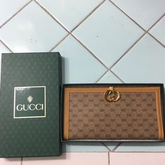 Brand New. 100% Authentic. Designer Tan Rectangular Wallet, Designer Gold Bifold Wallet, Luxury Gold Bifold Wallet, Designer Tan Bifold Wallet, Designer Tan Wallet For Evening, Designer Clutch With Original Box For Formal Occasions, Elegant Tan Rectangular Wallet, Gucci Bifold Wallet With Original Box, Designer Tan Wallet