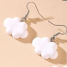 Adorable New Plastic Cloud Dangle Earrings Alat Makeup, Long Chain Earrings, Unusual Earrings, Wholesale Gifts, Rainbow Earrings, White Cloud, Crystal Drop Earrings, Delicate Earrings, Simple Earrings