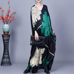 Green V-neck Shift Maxi Dress, Green Shift Maxi Dress With V-neck, Elegant Shift Maxi Dress With V-neck, Elegant Shift V-neck Maxi Dress, Elegant V-neck Shift Maxi Dress, Elegant V-neck Maxi Dress, Maxi Dresses Online, Dresses To Make, Flowing Dress