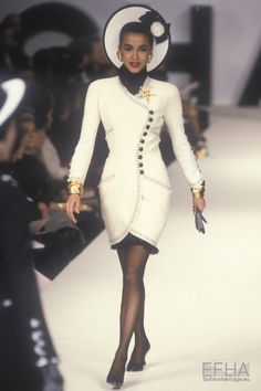 Chanel, Spring-Summer 1990, Couture | Etienne Tordoir - Europeana Collections Chanel Fashion Outfits, 90s Couture, Chanel Spring Summer, Belgian Fashion, Coco Chanel Fashion, Decades Of Fashion