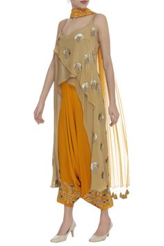 Dhoti Sari, Draped Pants, Bandhani Dress, Indian Designer Suits, Dhoti Pants, Salwar Kamiz, Kurti Designs Party Wear