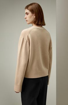 Made of 70% wool and 30% cashmere, this drop-shoulder V-neck cardigan with classic horn buttons is an essential for the autumn wardrobe. Pair it with dresses, skirts, or pants, and looks particularly elegant when paired with tall boots. 70% Wool+30% Cashmere Dropped Shoulder Sleeves Front Pockets Loose Fit Ribbed Hems Silk Pajamas Women, Silk Bedding Set, Camisole Set, Autumn Wardrobe, Oversize Fashion, Sweater For Women, Cardigan Sweaters For Women, Silk Pajamas, V Neck Cardigan