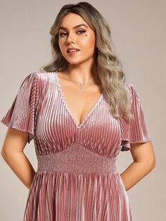 Make a glamorous impression at fall weddings with our Plus Size A-line V-Neck Short Sleeve Pleated Velvet Dress. The V-neckline and A-line silhouette create a flattering and feminine look, while the pleated velvet fabric lends a touch of sophistication. Perfect for formal events, this dress is ideal for wedding guests who want to make a statement. Step into the spotlight and exude confidence and grace in this stunning velvet dress. Fit: Please refer to size chart. Length: Tea length. Sleeve Styl Redprom Dresses, Skimpy Dresses, Green Wedding Guest Dresses, Stunning Wedding Guest Dresses, Midi Wedding Guest Dress, Wedding Capelet, Summer Evening Dress, Purple Evening Dress, Velvet Evening Dress