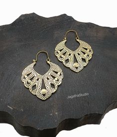 HANDMADE Ethnic boho beautiful and detailed hoop hammered earrings. With work at the back and the front of the piece. Ideal for a Bohemian, Chic look! SIZE Aprox Length: 5.2 cm Aprox width: 4 cm Handmade with high quality hypoallergenic Jewelery brass, nickel free. LINK Please follow the link to view my shop for other beautiful pieces. https://www.etsy.com/uk/shop/JagathaStudio Intricate Brass Hoop Earrings, Metal Hoop Earrings With Intricate Design For Festival, Ornate Handmade Hoop Earrings, Handmade Ornate Hoop Earrings, Bohemian Gold Chandelier Earrings For Festival, Bohemian Hoop Earrings For Festive Occasion, Festive Brass Hoop Earrings With Intricate Design, Bohemian Festive Hoop Earrings, Festive Bohemian Hoop Earrings