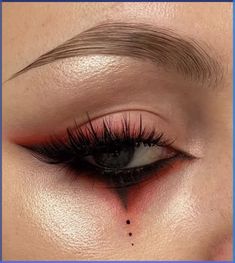 I absolutely adore how feather brows create the illusion of full and thick eyebrows. Spooky Simple Makeup, Dark Look Makeup, Vampire Eyeliner Looks, Red Smokey Makeup, Goth Soft Makeup, Clown Makeup Eyeliner, Black Eyeliner Halloween Makeup, Gothic Makeup Halloween, Sleep Token Inspired Makeup