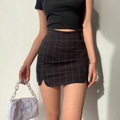 Tight Skirt Outfit, Engagement Photos Outfits Fall, Black Skirt Outfit, Look 2022, Skirt Outfits Aesthetic, 70’s Outfit, Harajuku Clothes, Black Skirt Outfits, Skirt Aesthetic