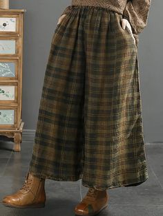 Description Expertly crafted from 100% linen, these Retro Plaid Spring Wide-leg Pants feature an elastic waist and a full length design. Perfectly blending vintage style with modern comfort, these pants are a must-have for any Spring or Summer wardrobe. Feature Item Code: 7353880903742 Material: 100%Linen Style: Retro Waist: Elastic Waist Pattern: Plaid Pants Style: Wide-leg Pants Pants Length: Full Length Season: Spring,Summer The model height:163cm,weight:55kg Washing: Washing : At 30 or 40 de 55 Kg, Wide Leg Linen Pants, Linen Style, Pants Style, Pantalon Large, Plaid Pants, Boho Stil, Mode Vintage, Linen Women