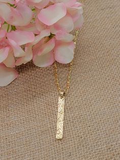 High Quality Gold Plated Vertical Bar Plate Necklace. The gold plated necklace measures 21 inches with a 3 inch extender attached for your adjustment. You can easily adjust the necklace to your fitting up to 24 inches in length. The Gold chains are solid and sturdy and very durable. Hawaiian Necklace, Floral Necklace, Floral Jewellery, Gold Plated Necklace, Gift Necklace, Gold Chains, Gold Jewelry, Gold Necklace, Gold Plate