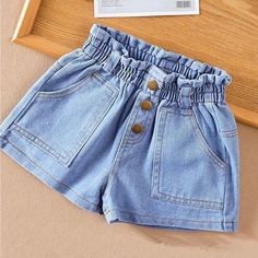 Beautiful Light Wash, High Waited Jean Shorts For Girls Jeans 2022, Trousers For Girls, Girls Denim Shorts, Summer Shorts Denim, Moda Jeans, Stylish Jeans, Summer Denim, Denim Jeans Men, Trouser Style