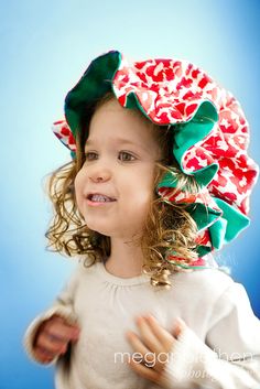 Cute ruffle sun hat sewing pattern for kids and adults. This pattern includes all sizes from newborns through adults! Sun Hat Sewing Pattern, Hat Sewing Pattern, Hat Sewing, Bonnet Pattern, Girls Dress Sewing Patterns, Hat Patterns To Sew, Sewing Patterns For Kids, Pattern Tutorial, Fabric Markers