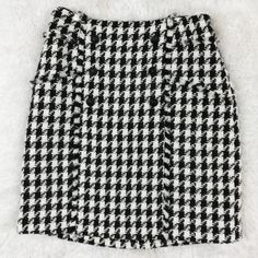 Express Womens Pencil Skirt Houndstooth Weave Black White Fully Lined 2 New New With Tags Please Review Photos For Measurements And Condition. Item Will Be Shipped Within One Business Day. We Ship Items Daily Monday-Friday. * Product Color May Vary Slightly Due To Photographic Lighting Or Your Monitor Settings. Houndstooth Skirt For Work, Black Houndstooth Bottoms For Winter, Black Houndstooth Mini Skirt For Fall, Black Houndstooth Skirt For Spring, Chic Houndstooth Skirt For Work, Trendy Black Skirt With Houndstooth Pattern, Elegant Houndstooth Mini Skirt For Work, White Houndstooth Skirt For Fall, Casual Houndstooth Skirt For Work