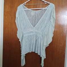 Nwt Free People Lace V-Back Flutter Sleeves Blouse Xs This Blouse Is Absolutely Gorgeous And Sold Out Everywhere! Lace, Light Mint Green Color, V-Back, Flutter Sleeves, And Cinched Waist. Please Let Me Know If You Have Any Questions Feminine Flowy V-neck Top, Flowy V-neck Feminine Tops, Flowy V-neck Top With Ruffles, Chic Butterfly Sleeve Blouse For Beach, Flowy V-neck Top For Beach, Flowy V-neck Beach Top, Breezy V-neck Summer Top, Butterfly Sleeve Ruffled Blouse For Beach, Flowy V-neck Top For Spring