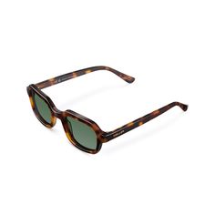 Dotia sunglasses have a trendy and elegant design. Their square shape with rounded edges makes them a trendy frame: the perfect combination of comfort and style. Square Shape, Elegant Design, Caramel, Sunglasses, Square, Frame, Design