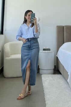 Classy Modest Outfits Casual, Sezane Outfit, Petite Outfit Ideas, Outfit Ideas Concert, 2023 Outfit Ideas, Casual Work Outfits Women, Long Skirt Fashion