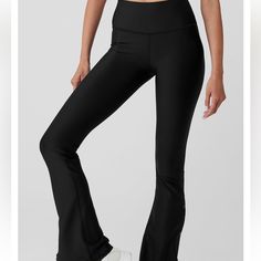 Brand New Never Worn Perfect Condition Alo Airlift High Waist Game Changer Legging With Buttons At The Bottom In Black. Flared Leggings. Size Small. Black Flared Leggings, Alo Yoga Pants, Flare Legging, Flared Leggings, Black Flare, Alo Yoga, Flare Leggings, High Waisted Leggings, Colorful Leggings