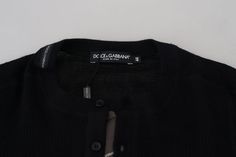 DOLCE & GABBANA Absolutely stunning, 100% Authentic, brand new with tags Dolce & Gabbana pullover sweater crafted from cashmere. Model: Pullover sweater Colour: Black Logo details Made in Italy Material: 100% cashmere Black Pullover Sweater, Embroidery Shoes, Cashmere Color, Dolce E Gabbana, Guess Jeans, Pullover Men, Black Logo, Dolce & Gabbana, Casual Boots