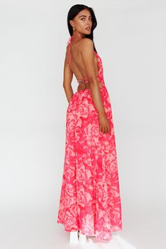 Shop the Cyndi Open Back Halterneck Maxi Dress Floral Pink | Selfie Leslie Bright Bridesmaids, Pink Selfie, Pink Print Dress, Selfie Leslie, Maxi Dress Floral, Yellow Bridesmaids, Red Bridesmaids, Veil Hairstyles, Steal The Spotlight